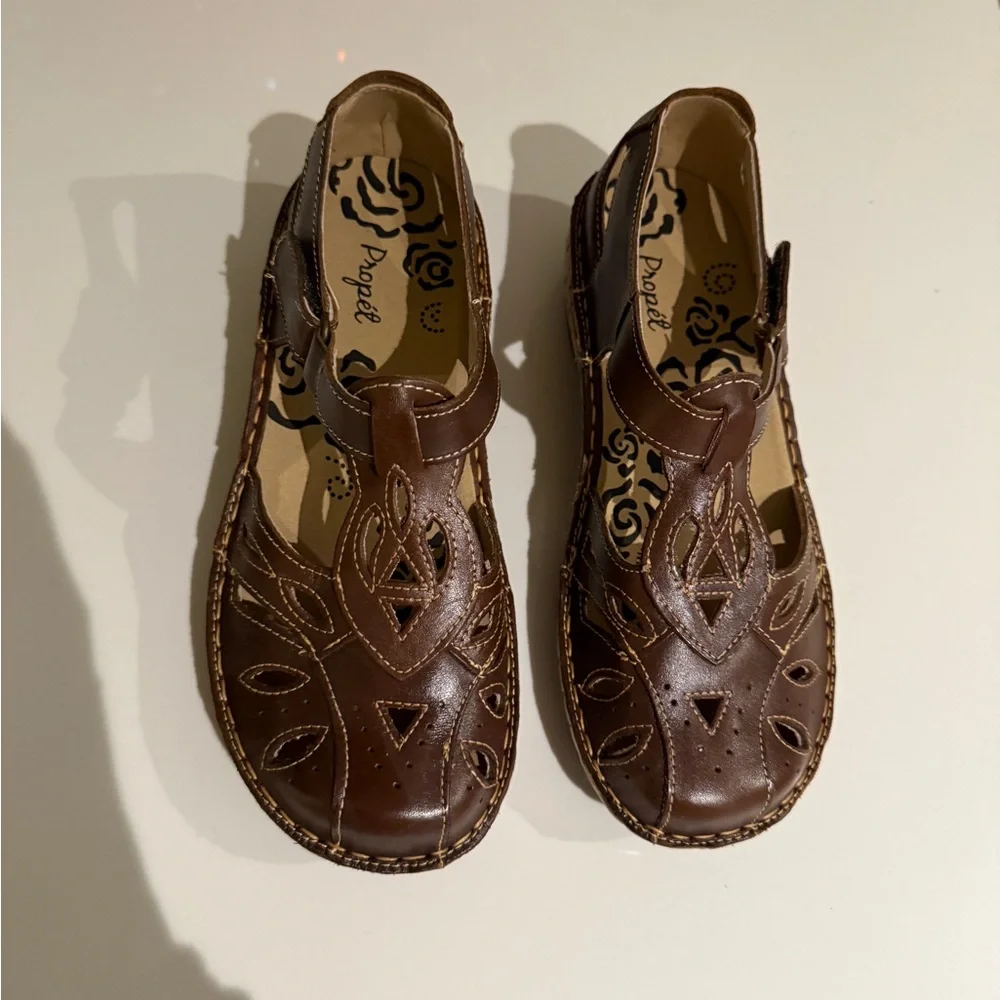 Propet Rich Brown Leather Footwear - Picture 3 of 7
